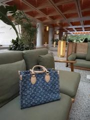 Louis Vuitton M46871 OnTheGo MM Denim Blue photo review